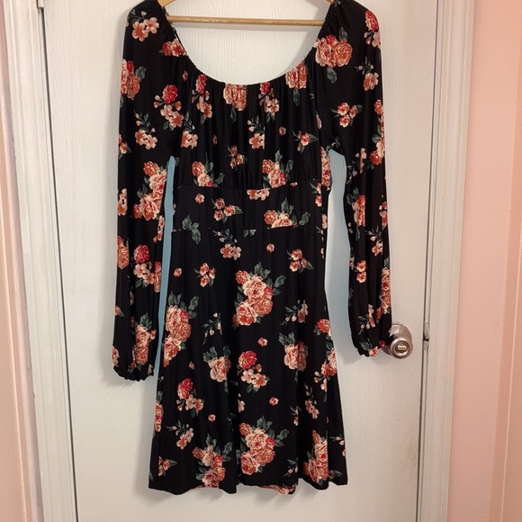 Derek Heart off the shoulder floral dress with long sleeve cinched at the wrist - Picture 6 of 6